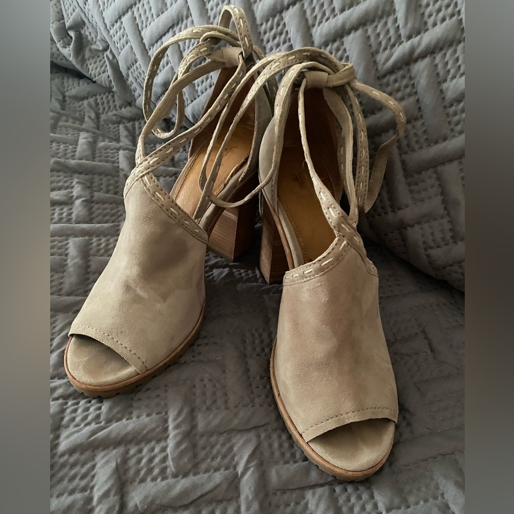 OMG🤩 FRYE heeled espadrille